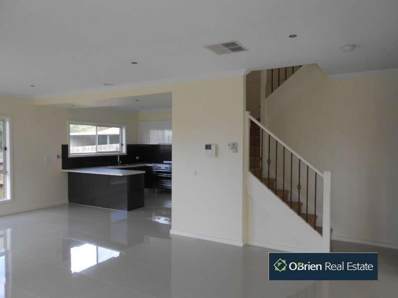 3/6-8 Innes Court, Berwick VIC 3806