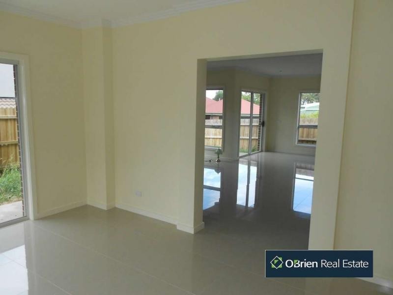 3/6-8 Innes Court, Berwick VIC 3806