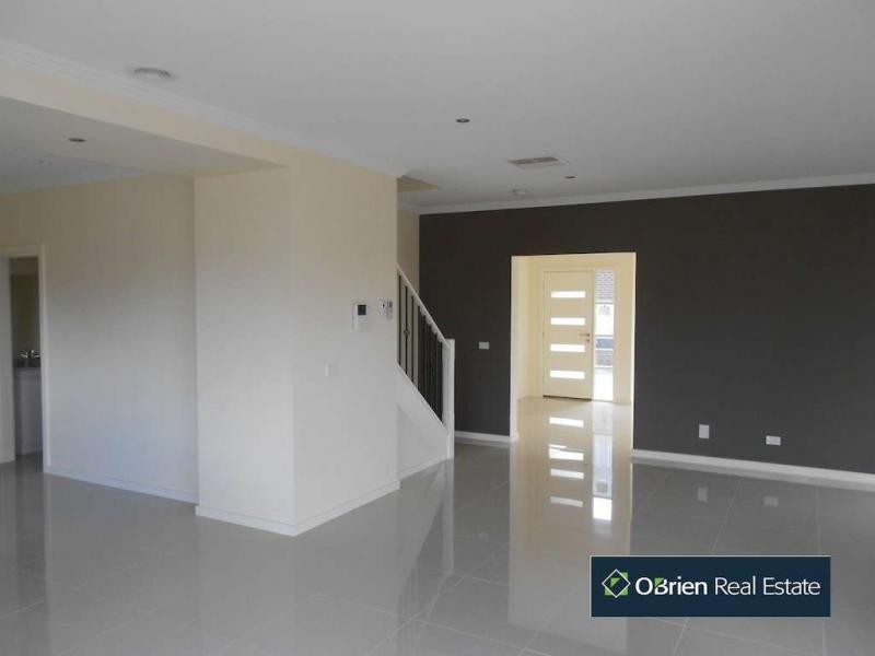 3/6-8 Innes Court, Berwick VIC 3806