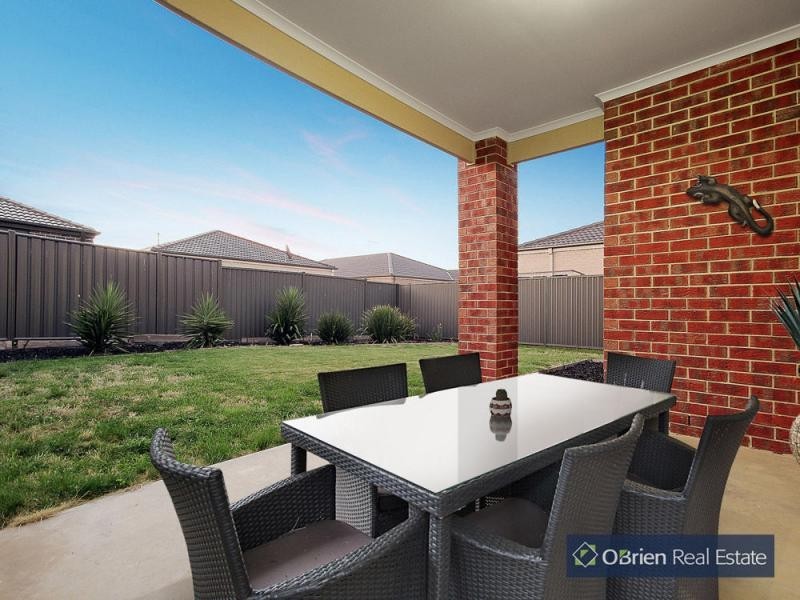 46 Abrus Circuit, Cranbourne North VIC 3977