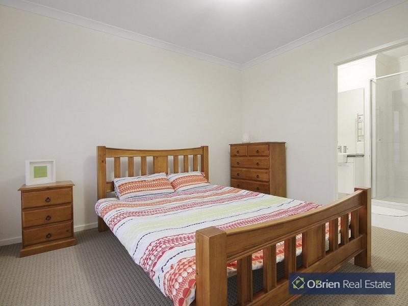 46 Abrus Circuit, Cranbourne North VIC 3977