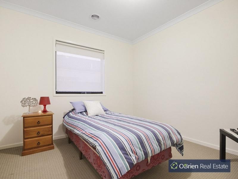 46 Abrus Circuit, Cranbourne North VIC 3977