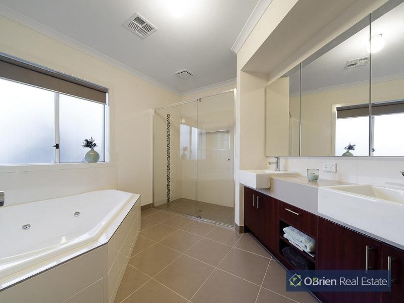 32 Market Lane, Narre Warren South VIC 3805