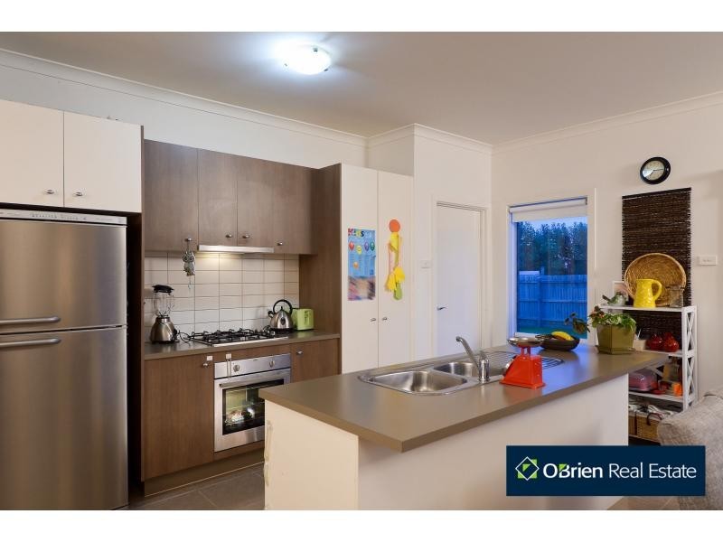 38 Phoenix Avenue, Cranbourne VIC 3977
