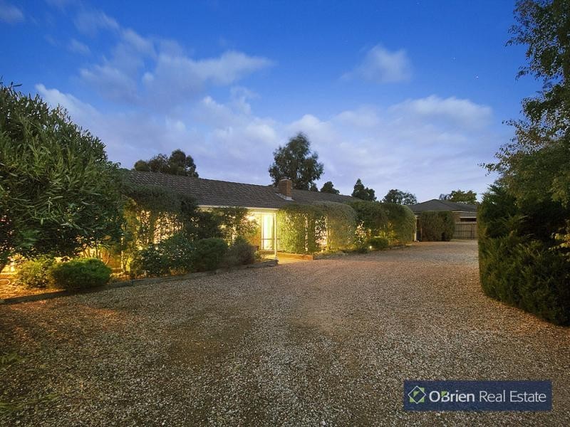 70 Earlston Circuit, Cranbourne VIC 3977