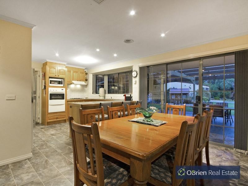 70 Earlston Circuit, Cranbourne VIC 3977