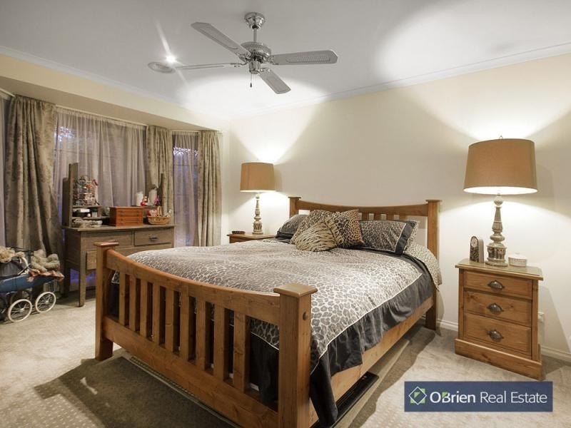 70 Earlston Circuit, Cranbourne VIC 3977