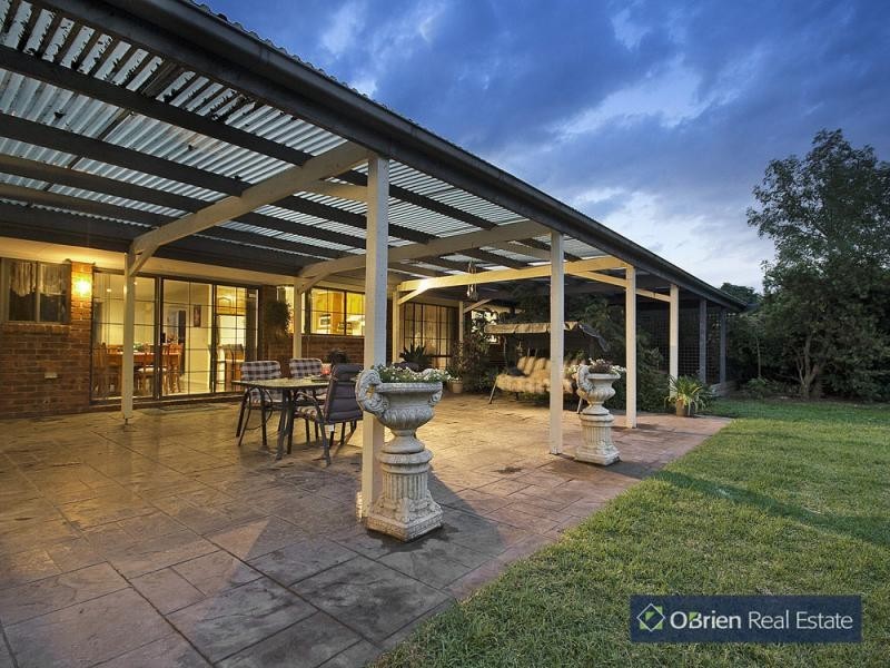 70 Earlston Circuit, Cranbourne VIC 3977