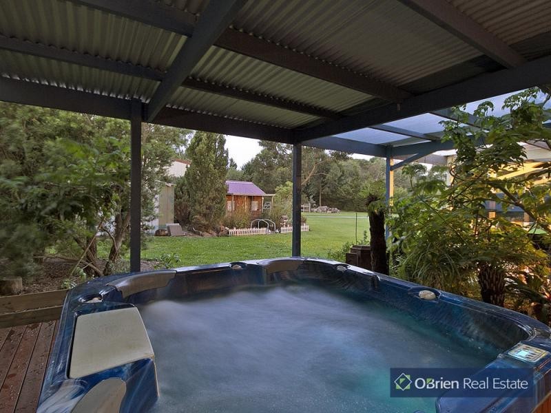 70 Earlston Circuit, Cranbourne VIC 3977