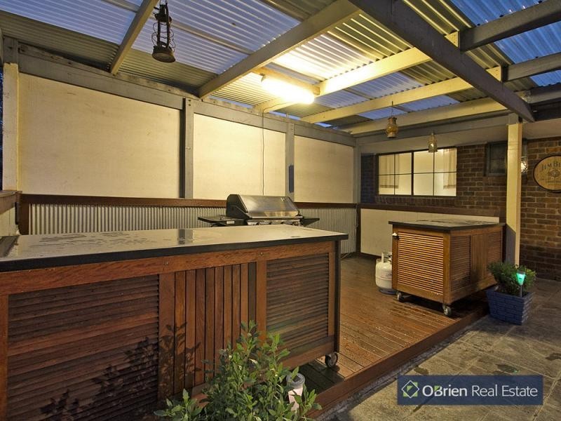 70 Earlston Circuit, Cranbourne VIC 3977