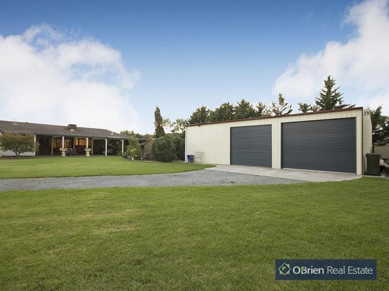 70 Earlston Circuit, Cranbourne VIC 3977