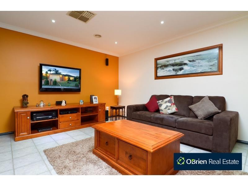 8 Constance Court, Narre Warren VIC 3805