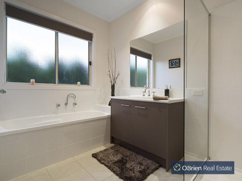 16 Market Lane, Narre Warren South VIC 3805