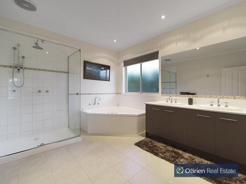 16 Market Lane, Narre Warren South VIC 3805