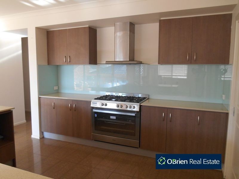 5 Castellena Court, Narre Warren South VIC 3805