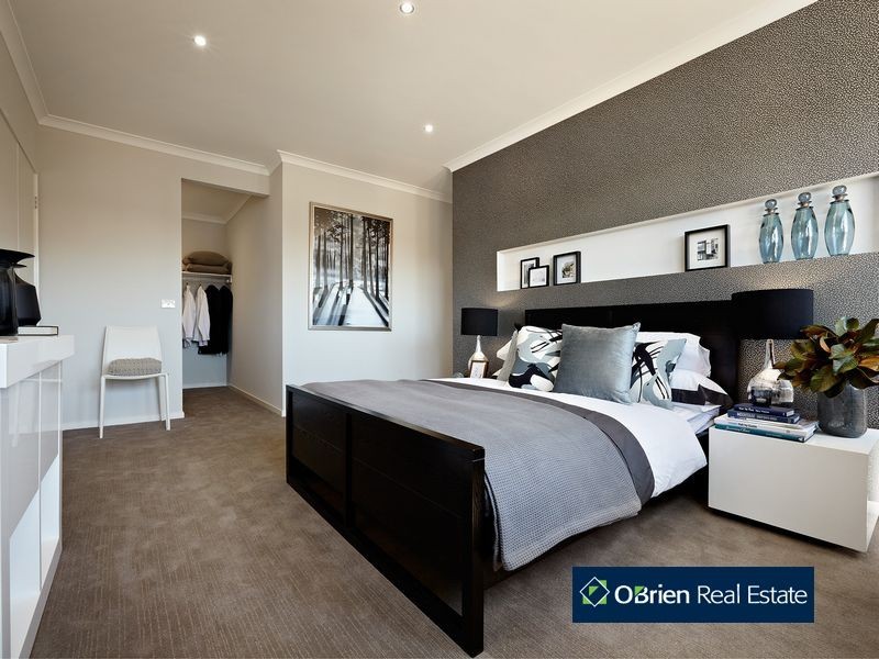 16 Percheron Way, Clyde North VIC 3978