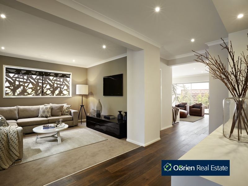 16 Percheron Way, Clyde North VIC 3978
