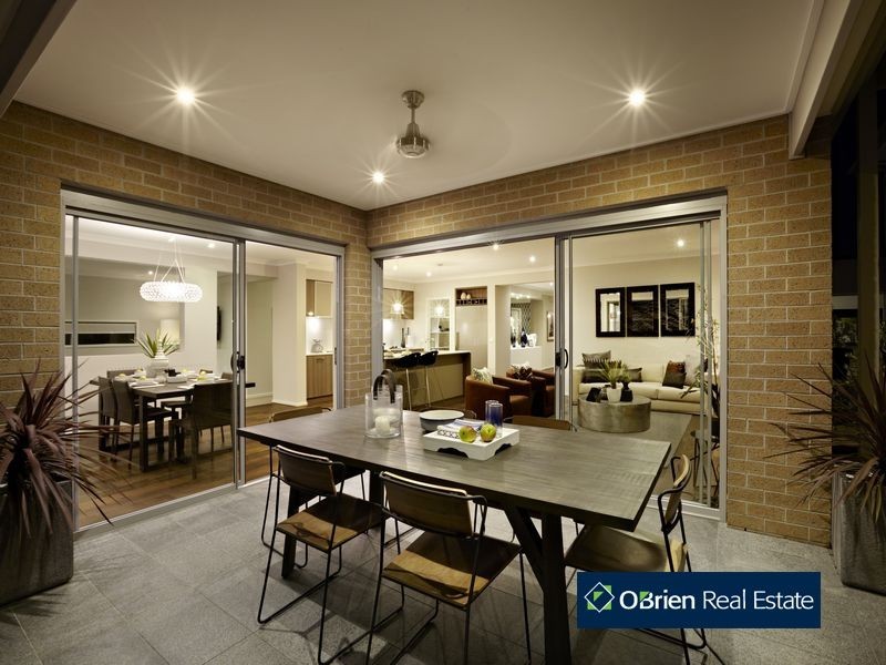 16 Percheron Way, Clyde North VIC 3978