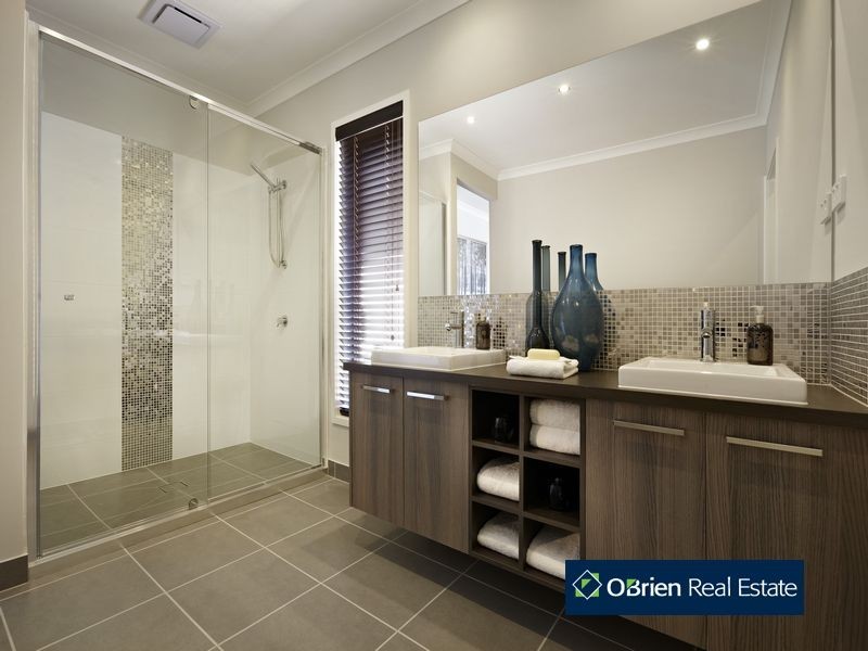 16 Percheron Way, Clyde North VIC 3978