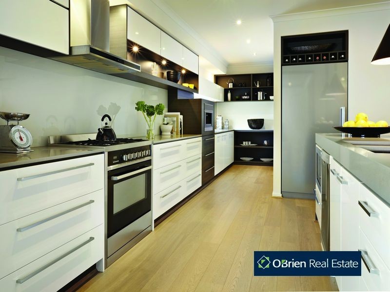 16 Forest Drive, Clyde North VIC 3978