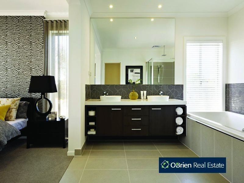 16 Forest Drive, Clyde North VIC 3978