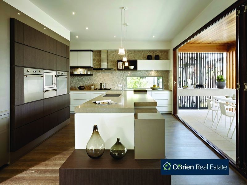 18 Percheron Way, Clyde North VIC 3978