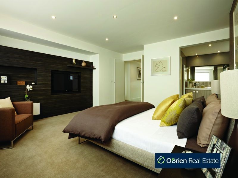 18 Percheron Way, Clyde North VIC 3978