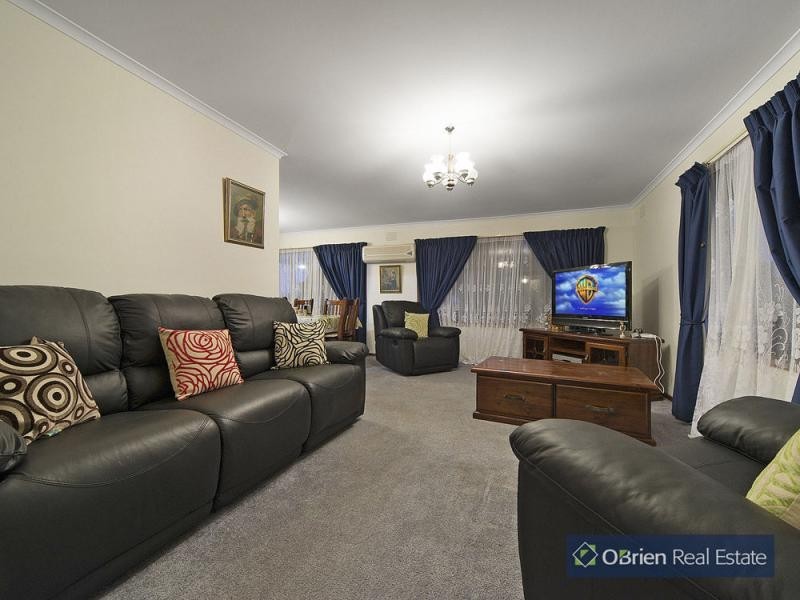 16 Rhyl Close, Endeavour Hills VIC 3802