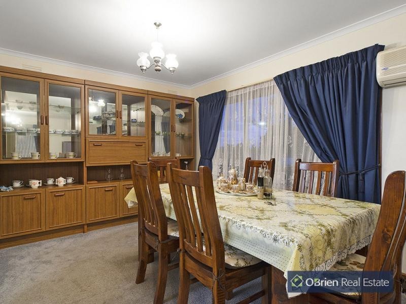 16 Rhyl Close, Endeavour Hills VIC 3802