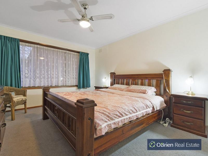 16 Rhyl Close, Endeavour Hills VIC 3802