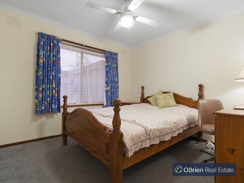 16 Rhyl Close, Endeavour Hills VIC 3802