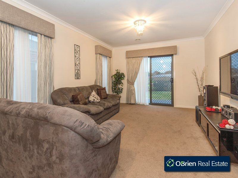 53 Abrus Circuit, Cranbourne North VIC 3977