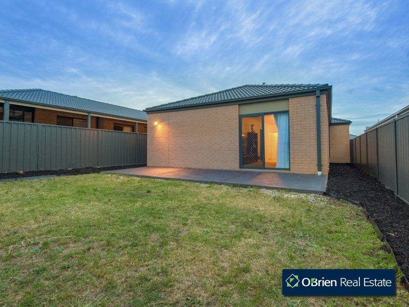 53 Abrus Circuit, Cranbourne North VIC 3977
