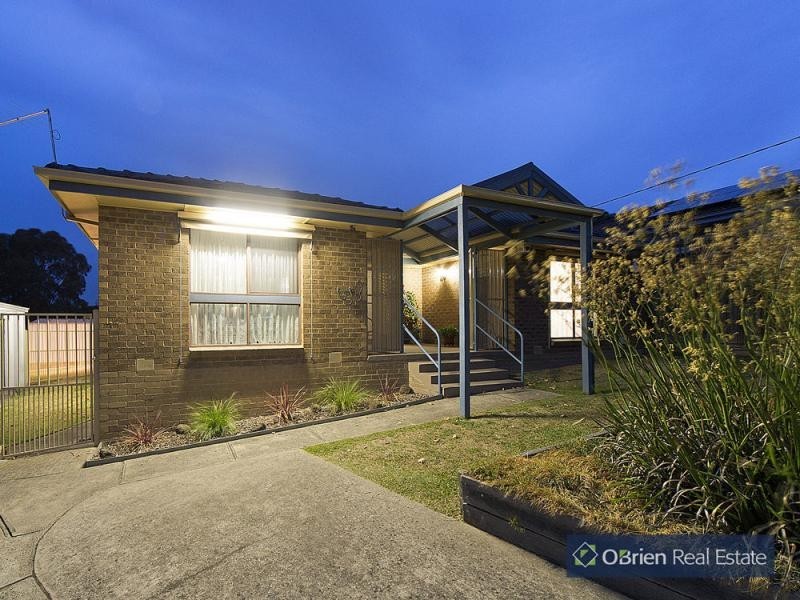 11 Brougham Close, Eumemmerring VIC 3177
