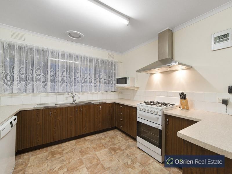 11 Brougham Close, Eumemmerring VIC 3177