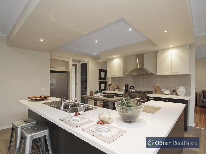 7 Holsteiner Terrace, Clyde North VIC 3978