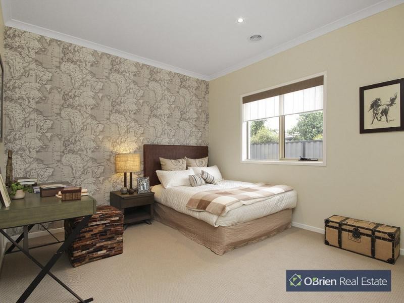 7 Holsteiner Terrace, Clyde North VIC 3978