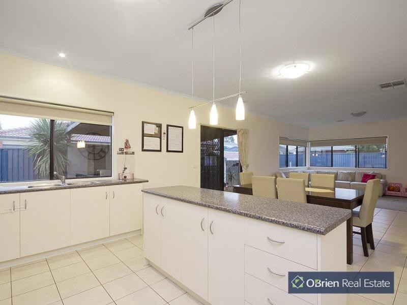 5 Candlebark Court, Pakenham VIC 3810