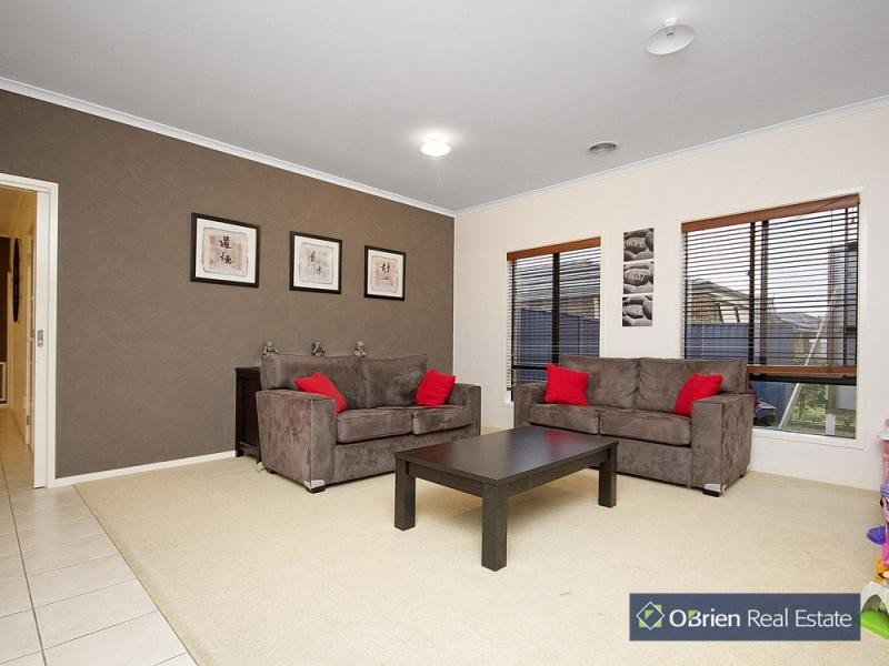 5 Candlebark Court, Pakenham VIC 3810