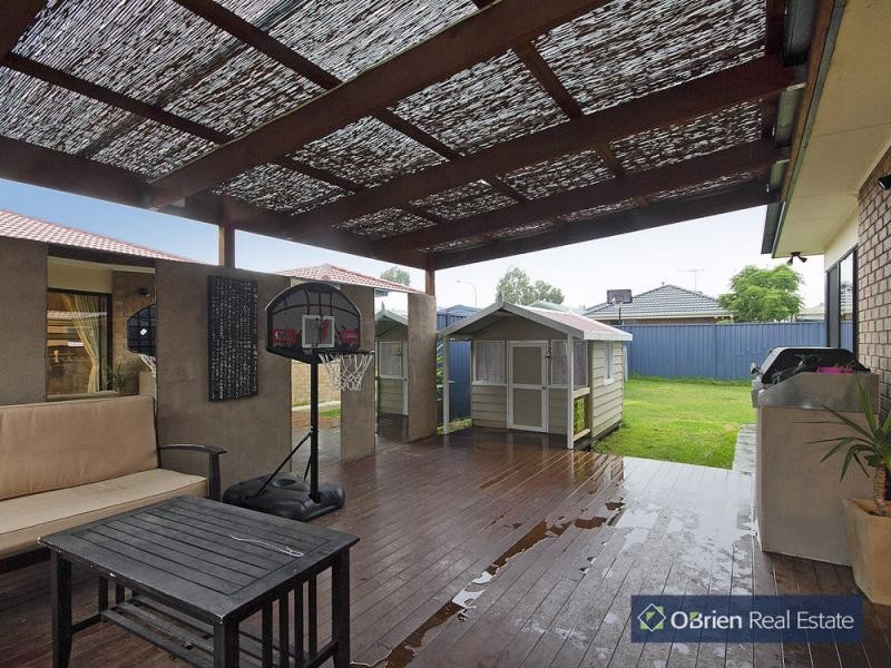 5 Candlebark Court, Pakenham VIC 3810