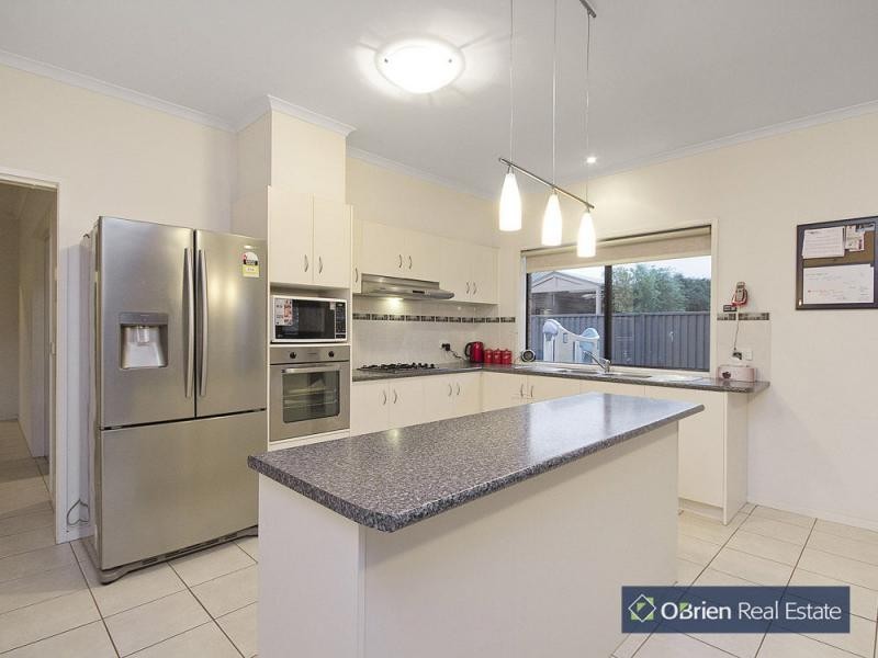 5 Candlebark Court, Pakenham VIC 3810