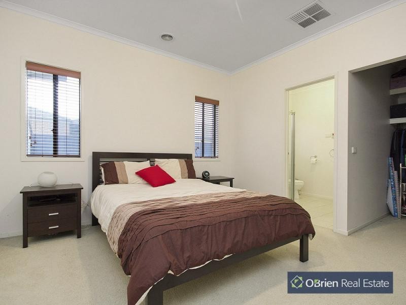 5 Candlebark Court, Pakenham VIC 3810