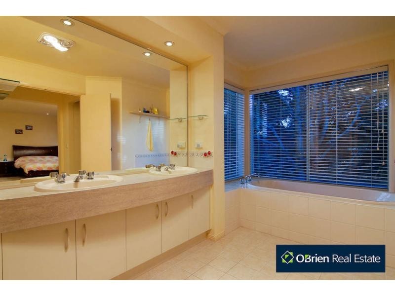 4 Donn Close, Frankston South VIC 3199