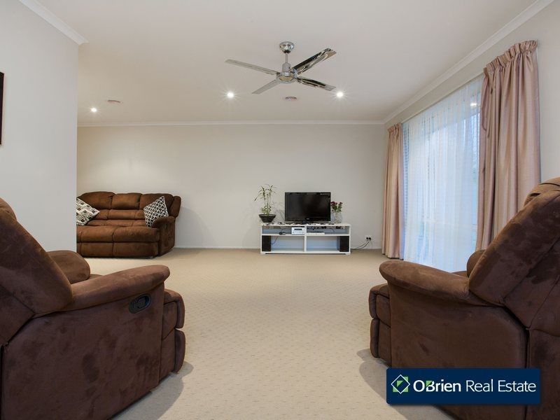 4 Chesterfield Drive, Narre Warren South VIC 3805