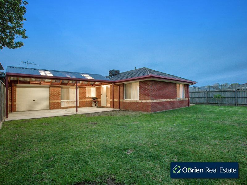 4 Chesterfield Drive, Narre Warren South VIC 3805