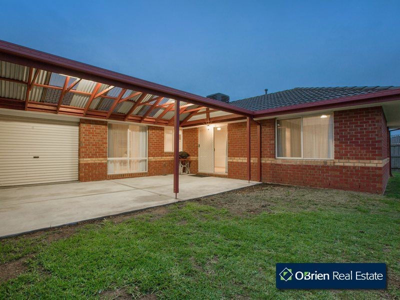 4 Chesterfield Drive, Narre Warren South VIC 3805