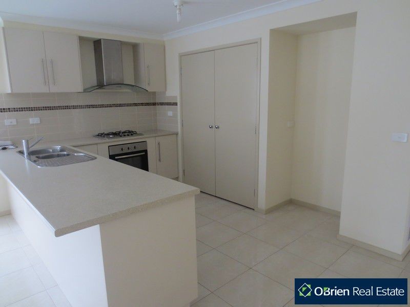 2 Tarwin Place, Cranbourne East VIC 3977