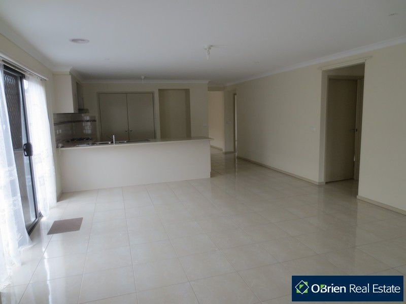 2 Tarwin Place, Cranbourne East VIC 3977