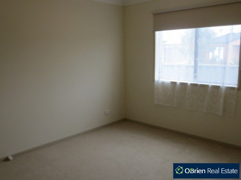 2 Tarwin Place, Cranbourne East VIC 3977