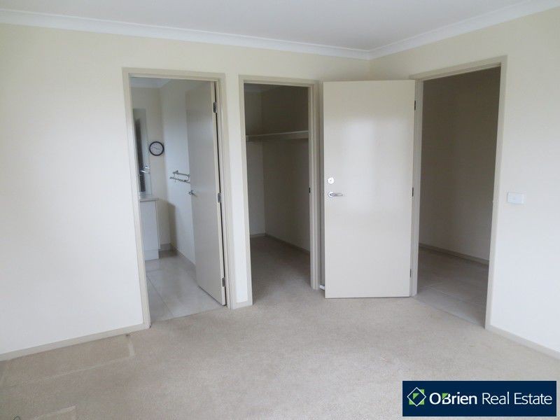 2 Tarwin Place, Cranbourne East VIC 3977